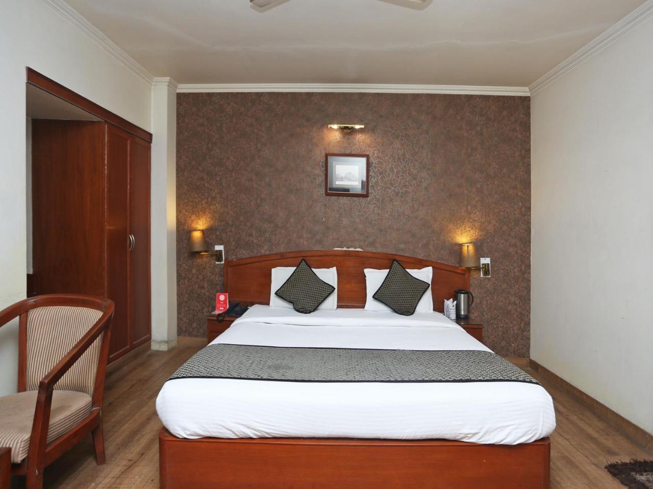 Oyo 3499 Tekarees Inn Лакнау Екстериор снимка