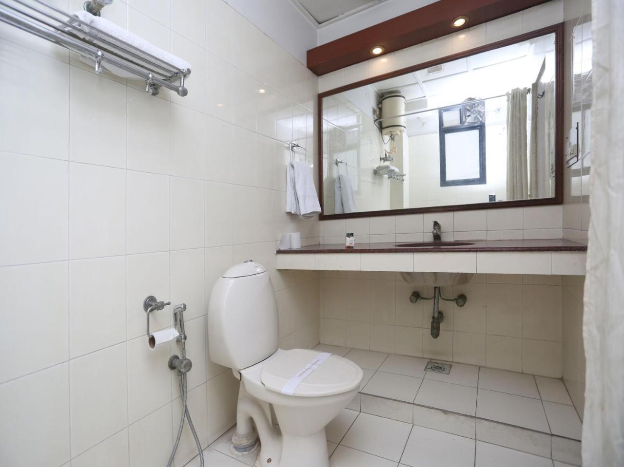 Oyo 3499 Tekarees Inn Лакнау Екстериор снимка