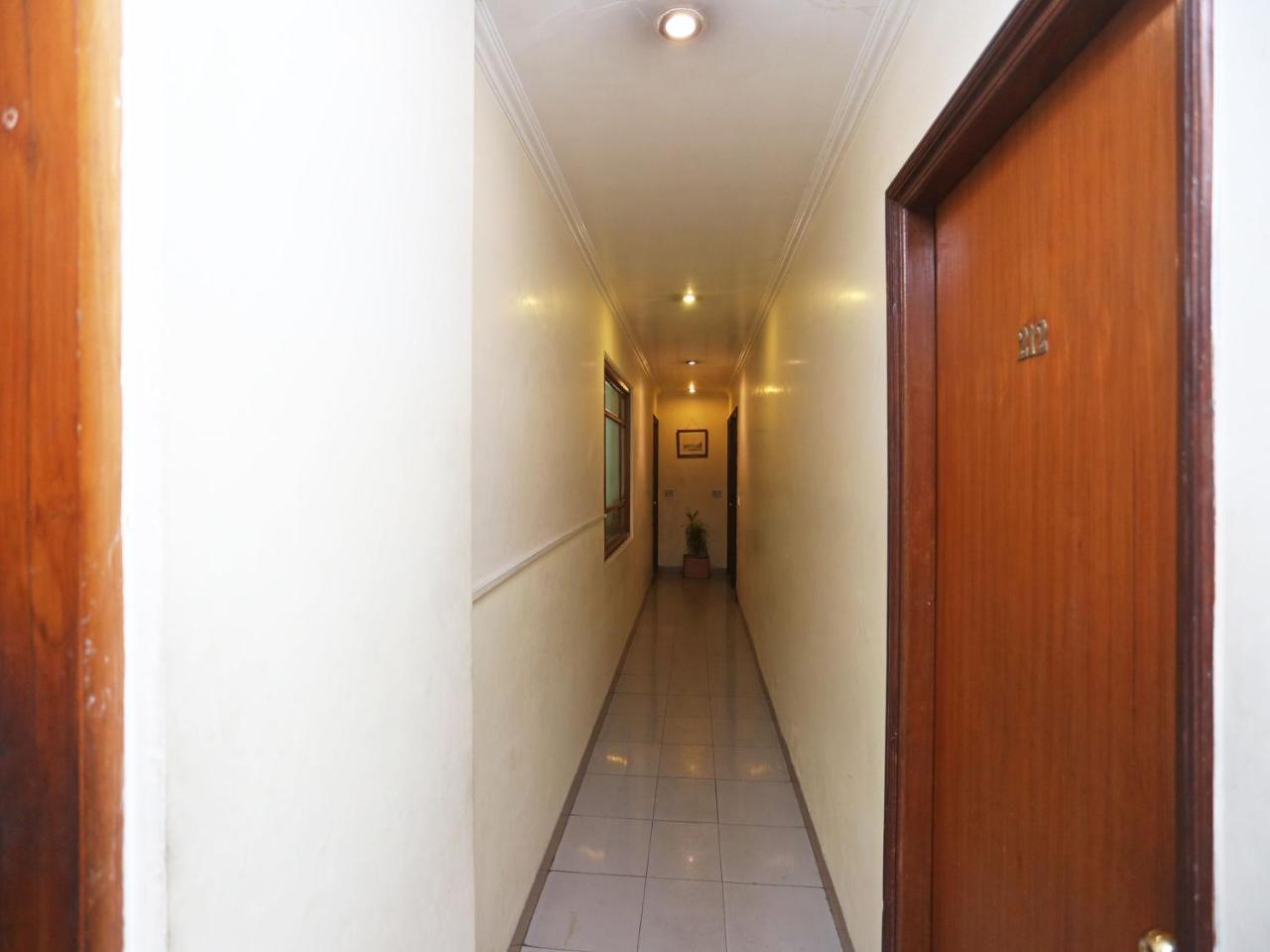 Oyo 3499 Tekarees Inn Лакнау Екстериор снимка