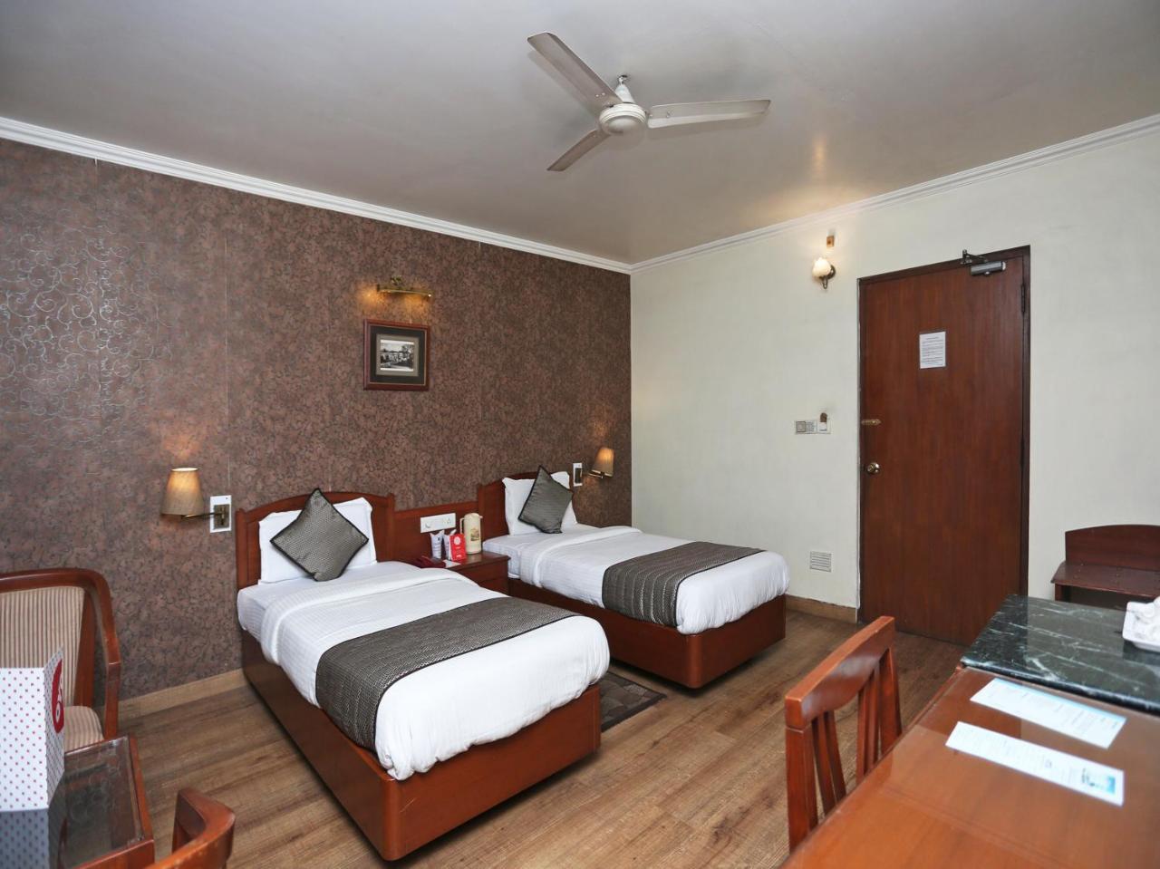 Oyo 3499 Tekarees Inn Лакнау Екстериор снимка
