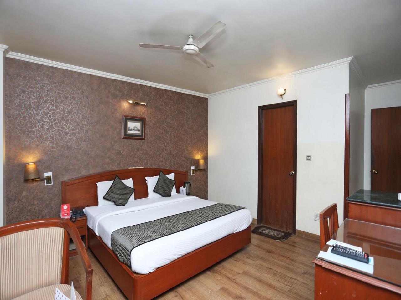 Oyo 3499 Tekarees Inn Лакнау Екстериор снимка